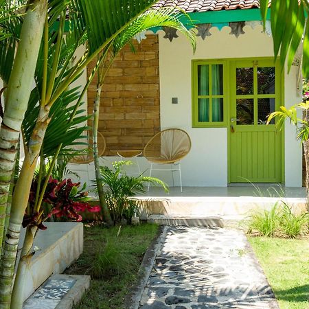 La Roja Bungalows Batununggul Εξωτερικό φωτογραφία